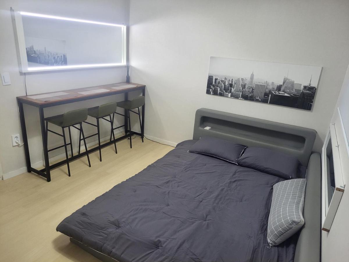 Newly Renovated 2 Bedroom Apartment #7 Séoul Extérieur photo