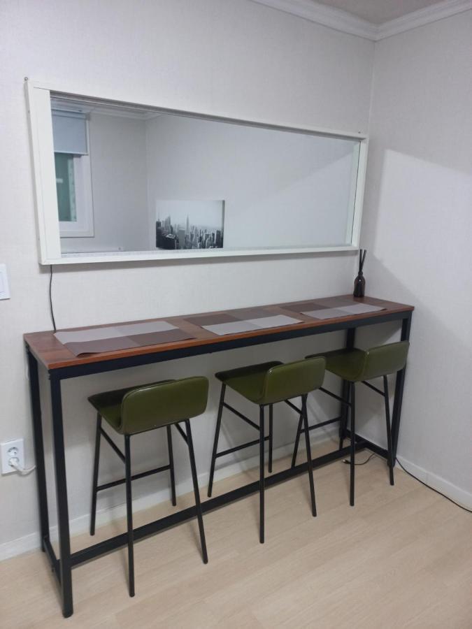 Newly Renovated 2 Bedroom Apartment #7 Séoul Extérieur photo