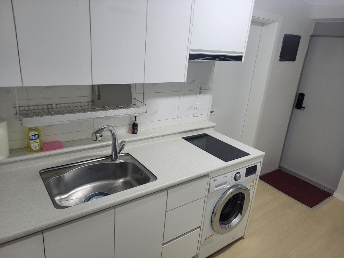 Newly Renovated 2 Bedroom Apartment #7 Séoul Extérieur photo