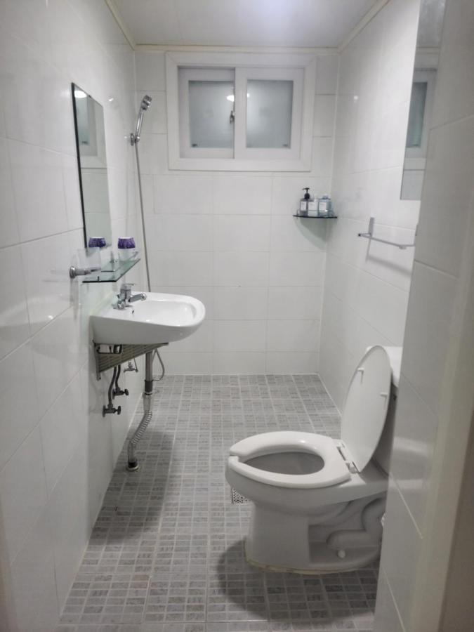 Newly Renovated 2 Bedroom Apartment #7 Séoul Extérieur photo