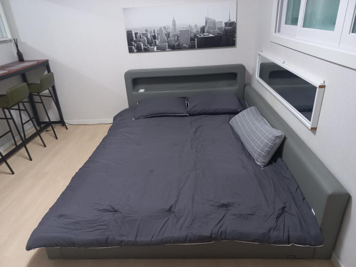 Newly Renovated 2 Bedroom Apartment #7 Séoul Extérieur photo
